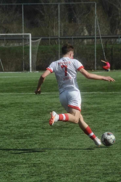 KRILO KOJE IGROM POTSJEĆA NA M BAPEA